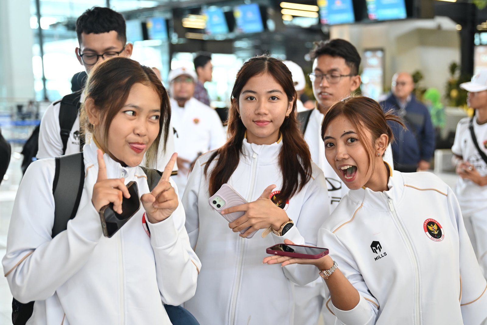 Keberangkatan kontingen Indonesia yang akan berlaga di Asian Youth Para Games 2025, yang berlangsung 7-14 Desember 2025 di Dubai, Uni Emirat Arab. (NPC INDONESIA/Agung Wahyudi)