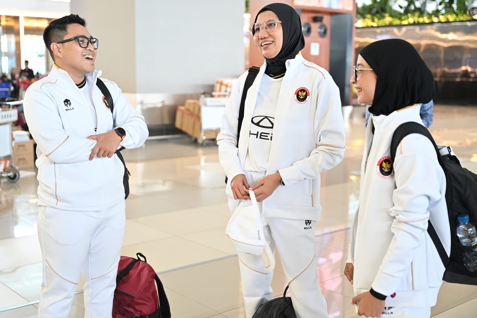Keberangkatan kontingen Indonesia yang akan berlaga di Asian Youth Para Games 2025, yang berlangsung 7-14 Desember 2025 di Dubai, Uni Emirat Arab. (NPC INDONESIA/Agung Wahyudi)