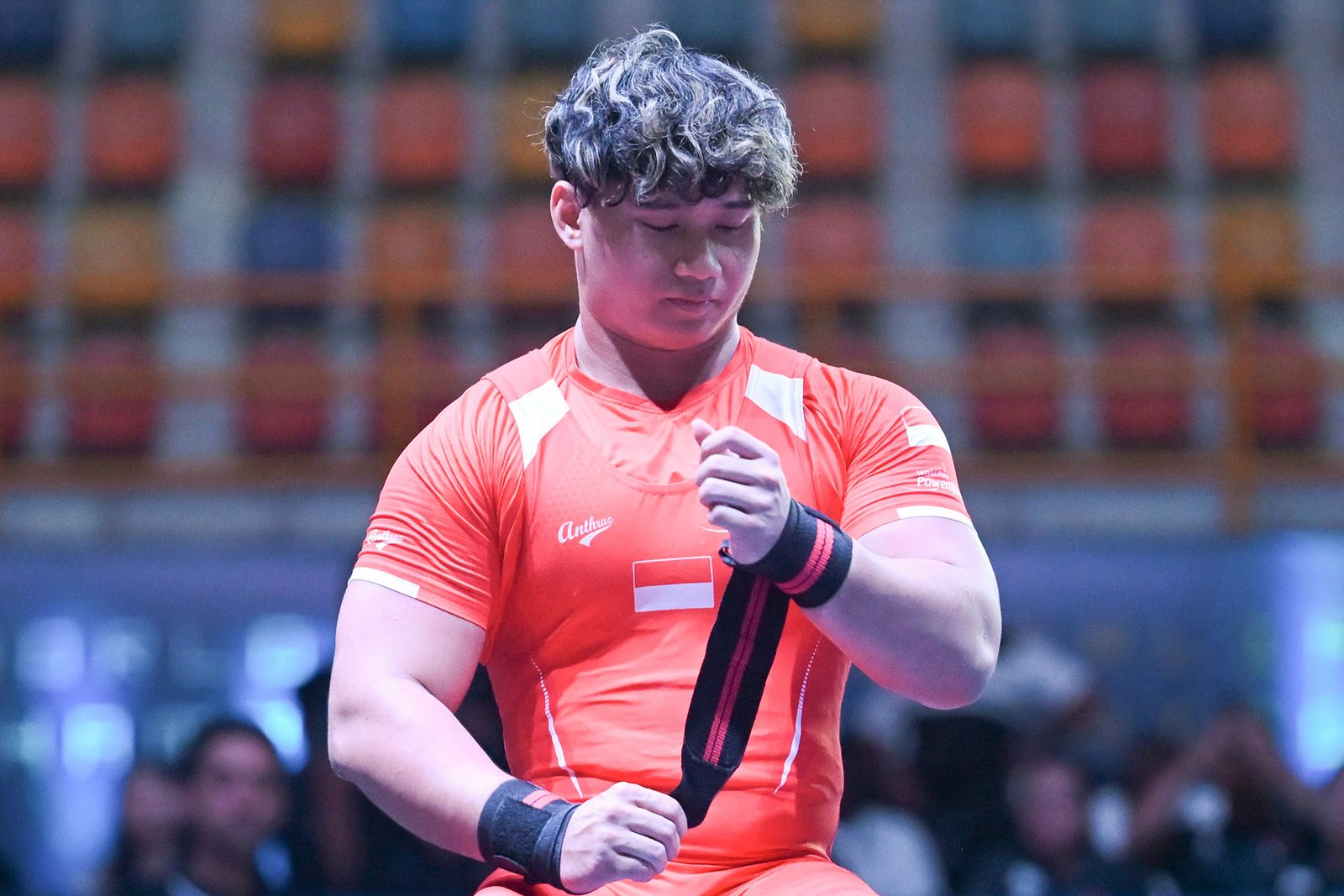 M Mabruk Arib Dzaky bersiap-siap untuk mengangkat beban dalam kejuaran World Para Powerlifting Championship 2025 kelas 59 kg putra di Kairo, Mesir. Kejuaraan ini berlangsung 9-19 Oktober 2025. NPC INDONESIA/Agung Wahyudi