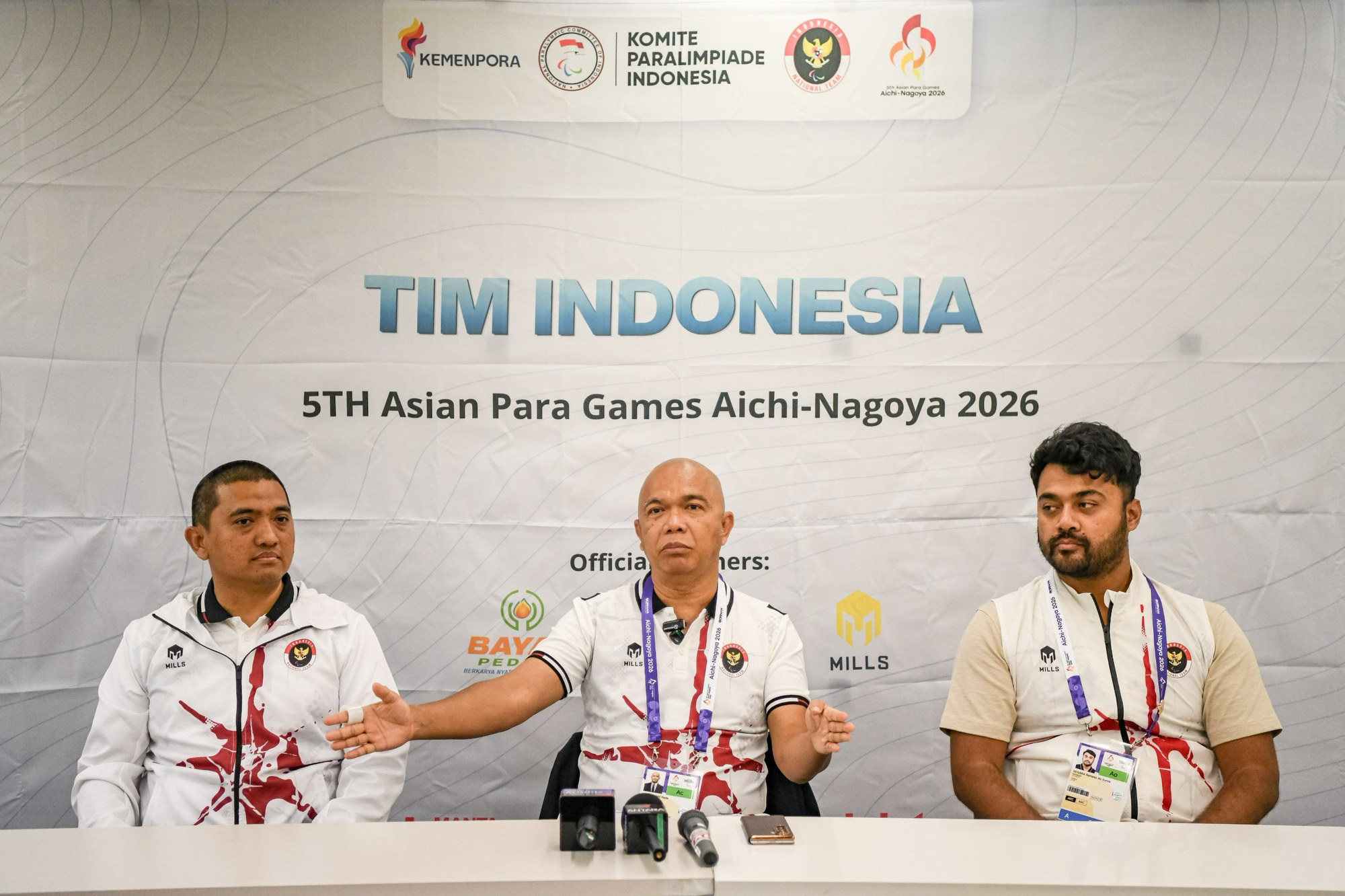 Chef De Mission (CdM) Kontingen Indonesia Asian Para Games 2026 Reda Manthovani (tengah) memberikan keterangan kepada media saat Kunjungan di Haedquarter NPC Indonesia di Nagoya, Jepang, Rabu (14/10/2026). Dalam kunjungan tersebut CdM Kontingen Indonesia memberikan update terkait persiapan atlet jelang Asian Para Games 2026. NPC INDONESIA/Mohammad Ayudha