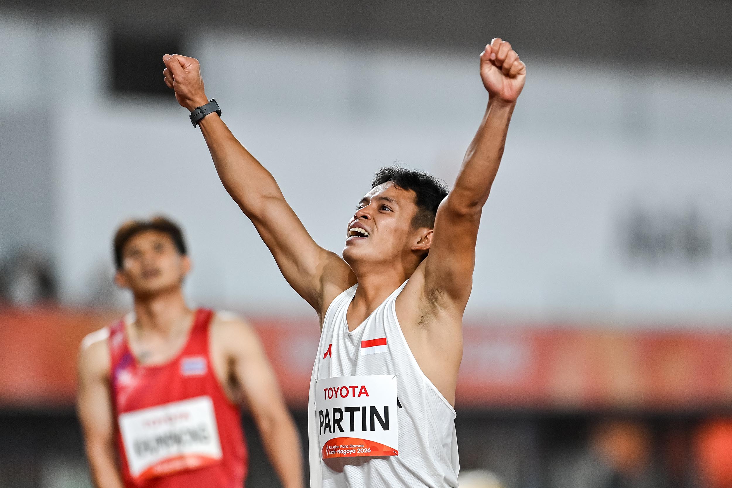 Atlet lari Indonesia Partin berselebrasi usai mencapai garis finis pada nomor lari 100 meter putra T63 Atletik Asian Para Games 2026 di Stadion Paloma Mizuho, Nagoya, Aichi, Jepang, Jumat (23/10/2026). Partin berhasil merebut medali emas setelah finis pertama dengan catatan wakttu 12,37 detik. NPC INDONESIA/Mohammad Ayudha