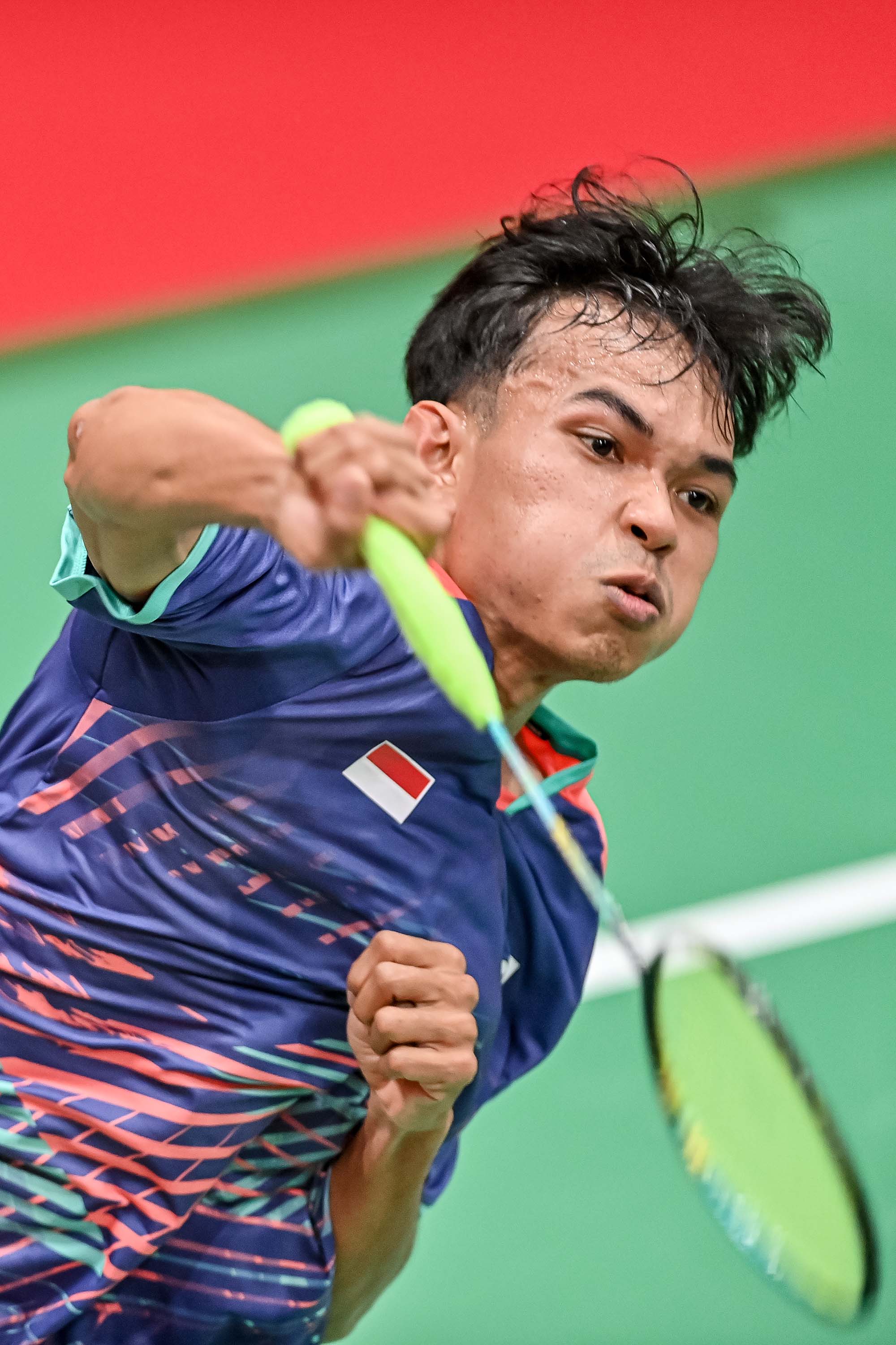 Atlet para bulu tangkis Indonesia tunggal putra Muh Ali Imran berusaha mengembalikan bola atlet Thailand Mongkhon Bunsun pada pertandingan nomor tunggal putra klasifikasi SL3 para bulu tangkis Asian Para Games 2026 di Municipal Gymnasium, Ichinomiya, Nagoya, Jepang, Jumat (16/10/2026). Muh Ali Imran menang atas dengan skor 21-14, 21-17. NPC INDONESIA/Mohammad Ayudha